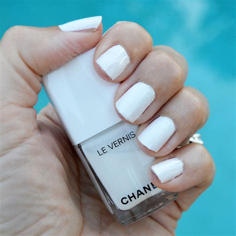 chanel pure white